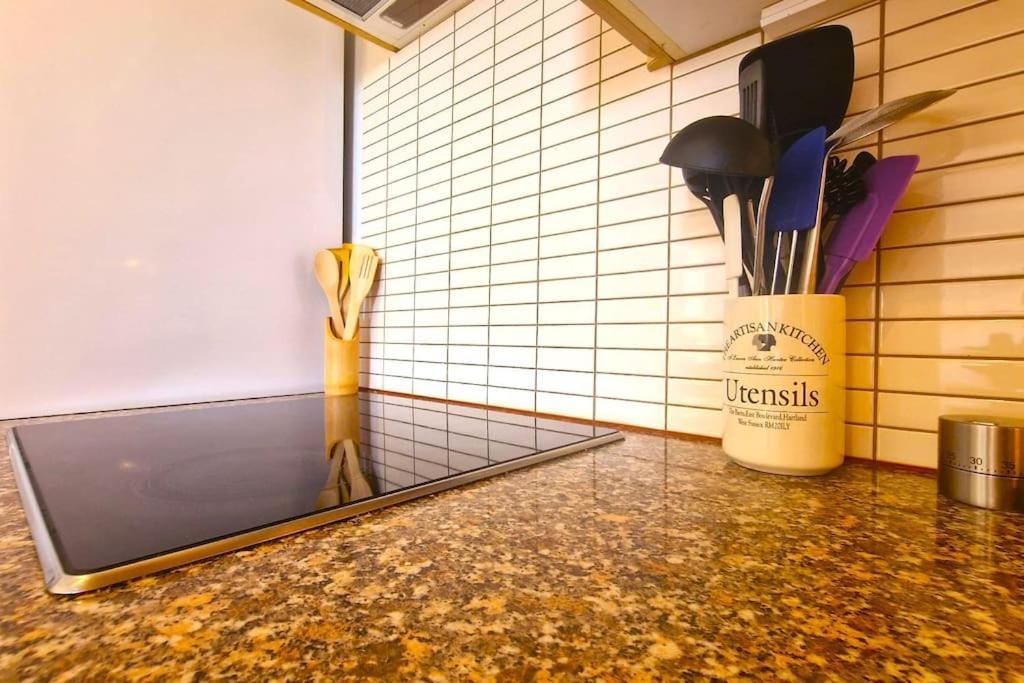 Comfortable 2 Bed In Appartement *